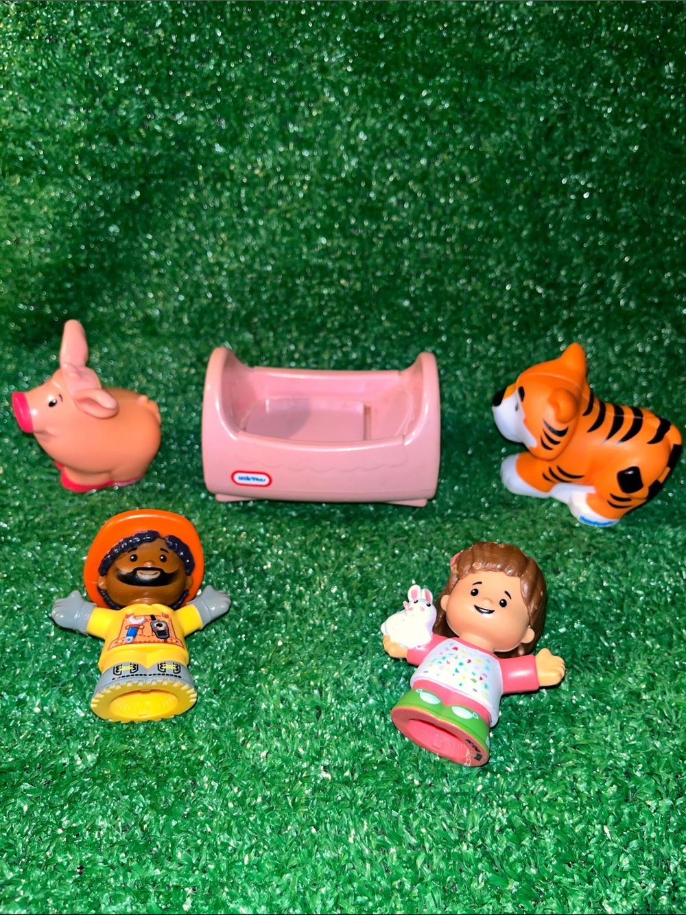Vintage Little Tikes Dollhouse Furniture Baby Cradle and little people lot